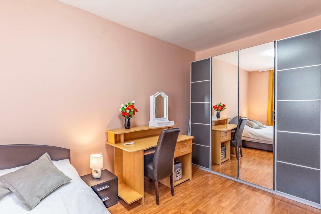 All Seasons Apartment Пула Экстерьер фото