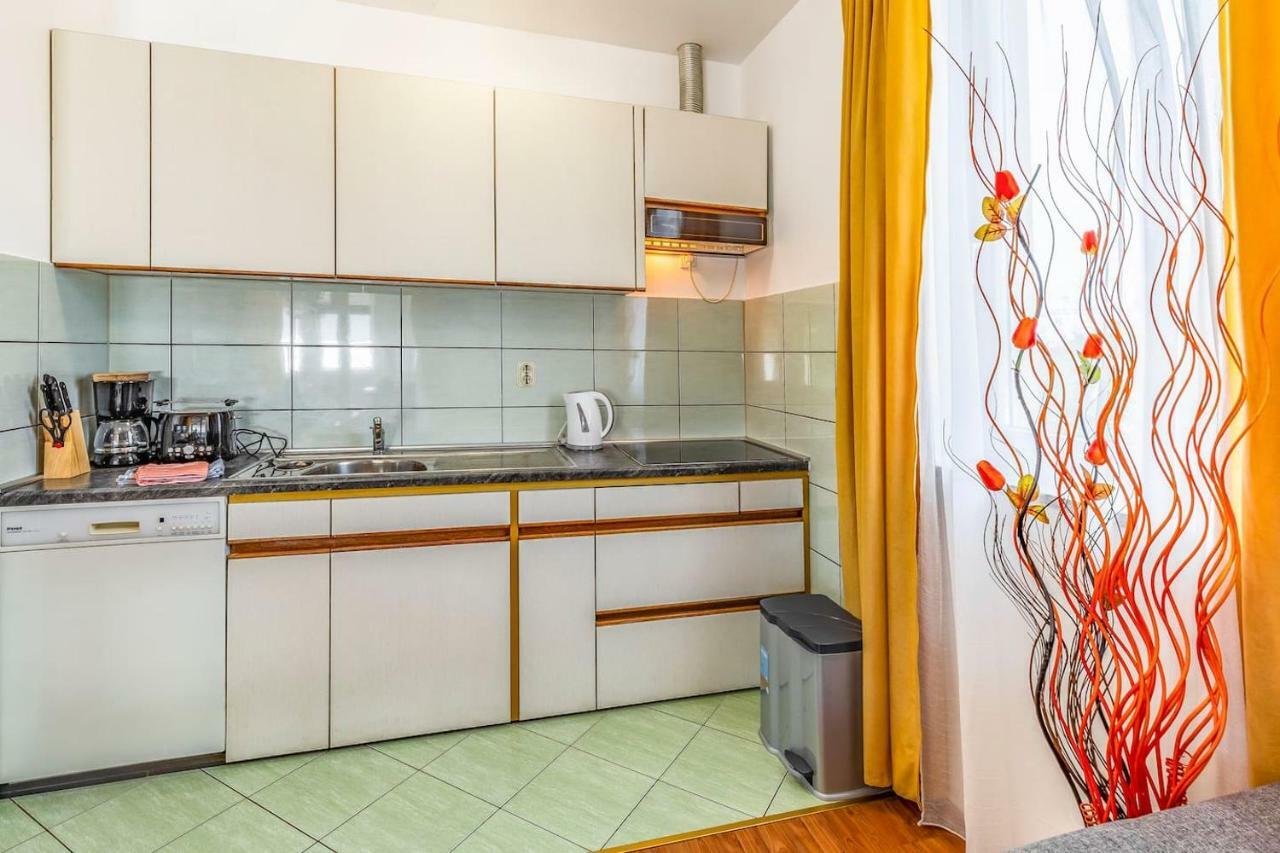 All Seasons Apartment Пула Экстерьер фото