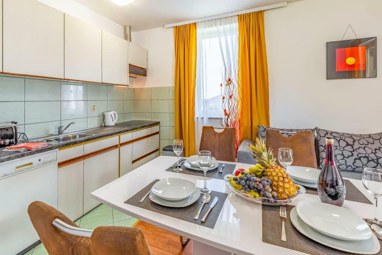 All Seasons Apartment Пула Экстерьер фото